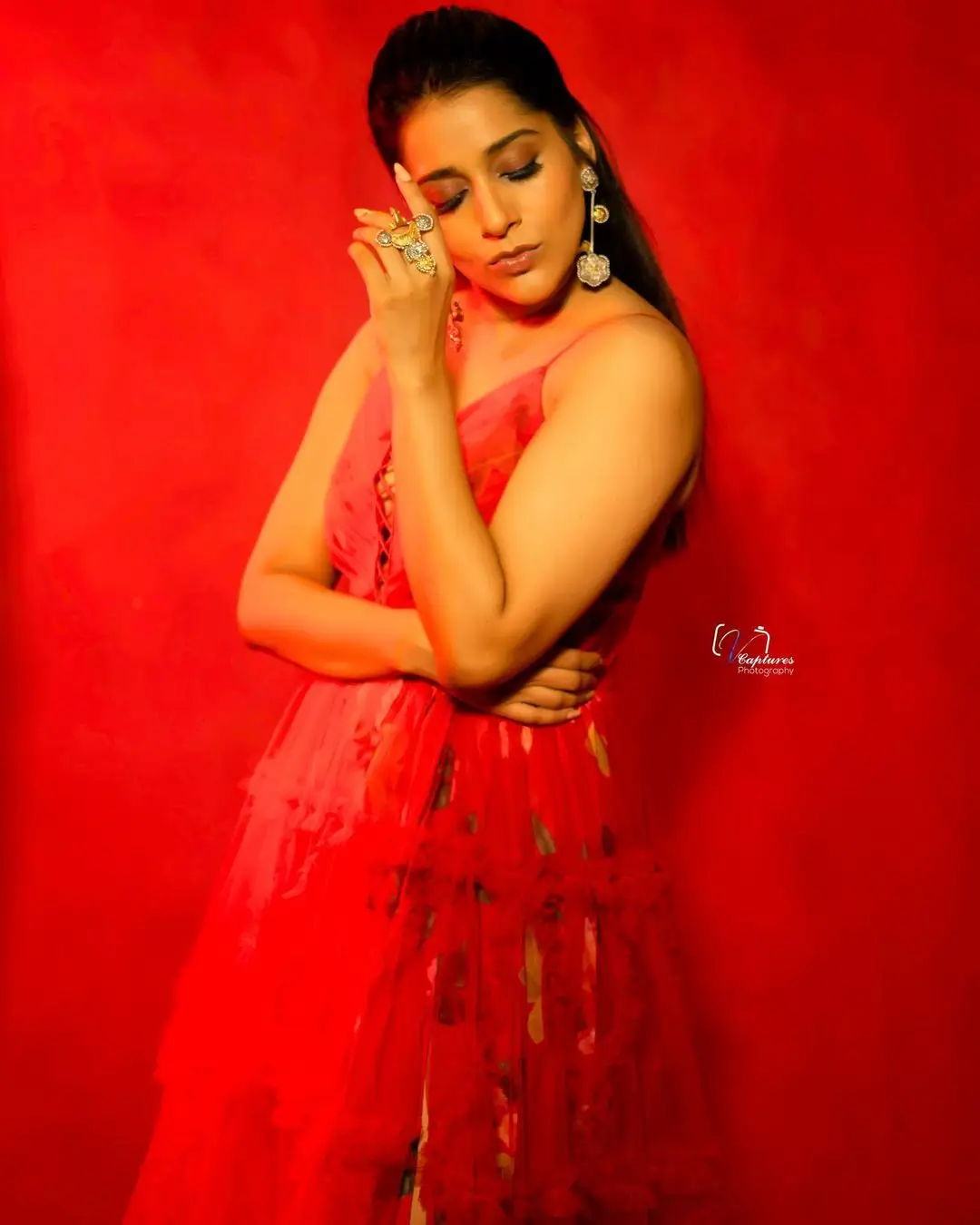 Rashmi Gautam Long Legs Show In Red Gown